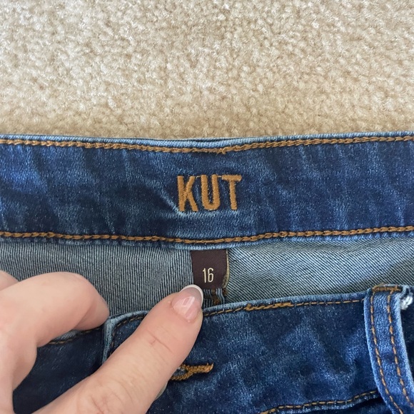Kut from the Kloth High Rise Crop Straight Leg Jeans. Women size 16 - Picture 5 of 16